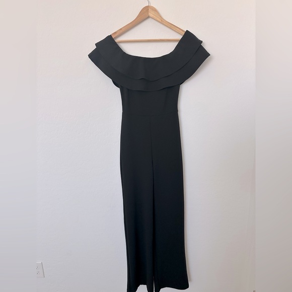 Fashion Nova Pants - Off the shoulders romper
Size small 
Fashion nova